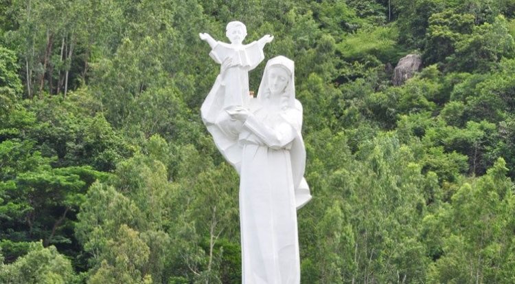 Tượng Đức Mẹ Bãi Dâu
