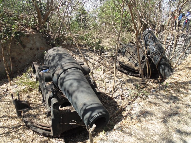 Di Tích Trận địa Pháo Cổ Núi Tao Phùng